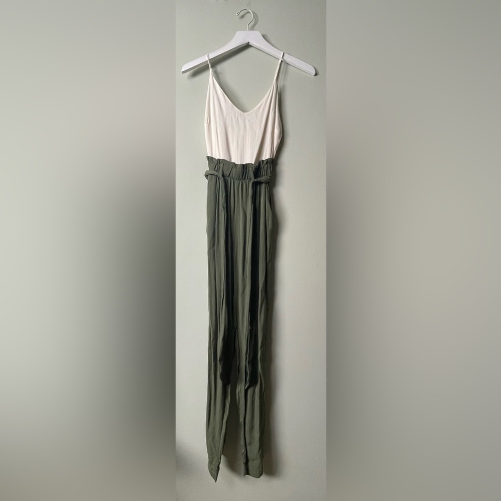🆕 White & Green Jumpsuit / Size XXS